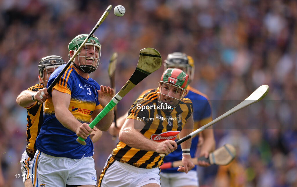 4 September 2016; John O’Dwyer of Tipperary is tackled by Richie Hogan, left, and Kieran Joyce of Kilkenny during the GAA Hurling All-Ireland Senior Championship Final match between Kilkenny and Tipperary at Croke Park in Dublin. Photo by Piaras Ó Mídheach/Sportsfile