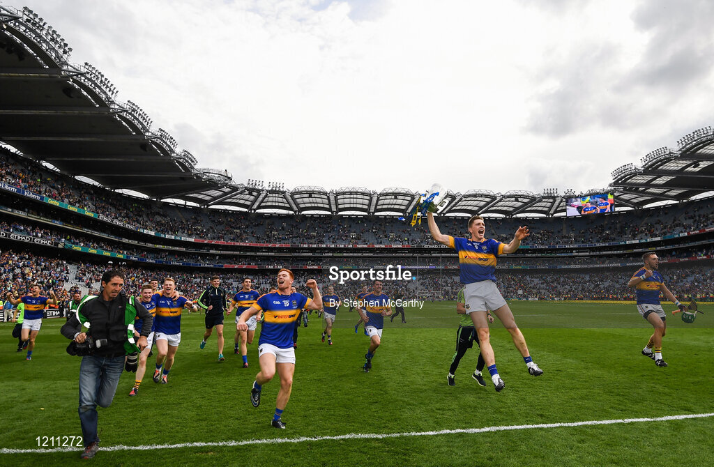 4 September 2016; Brendan Maher and his Tipperary team-mates celebrate following the GAA Hurling All-Ireland Senior Championship Final match between Kilkenny and Tipperary at Croke Park in Dublin. Photo by Stephen McCarthy/Sportsfile
