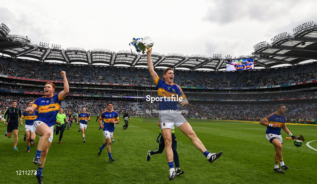 4 September 2016; Brendan Maher and his Tipperary team-mates celebrate following the GAA Hurling All-Ireland Senior Championship Final match between Kilkenny and Tipperary at Croke Park in Dublin. Photo by Stephen McCarthy/Sportsfile