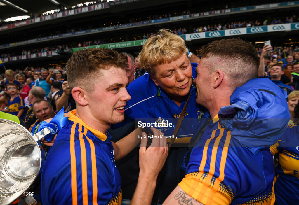 4 September 2016; Helen Maher congratulates her son's Ronan, left, and Pádraic following their victory in the GAA Hurling All-Ireland Senior Championship Final match between Kilkenny and Tipperary at Croke Park in Dublin. Photo by Stephen McCarthy/Sportsfile