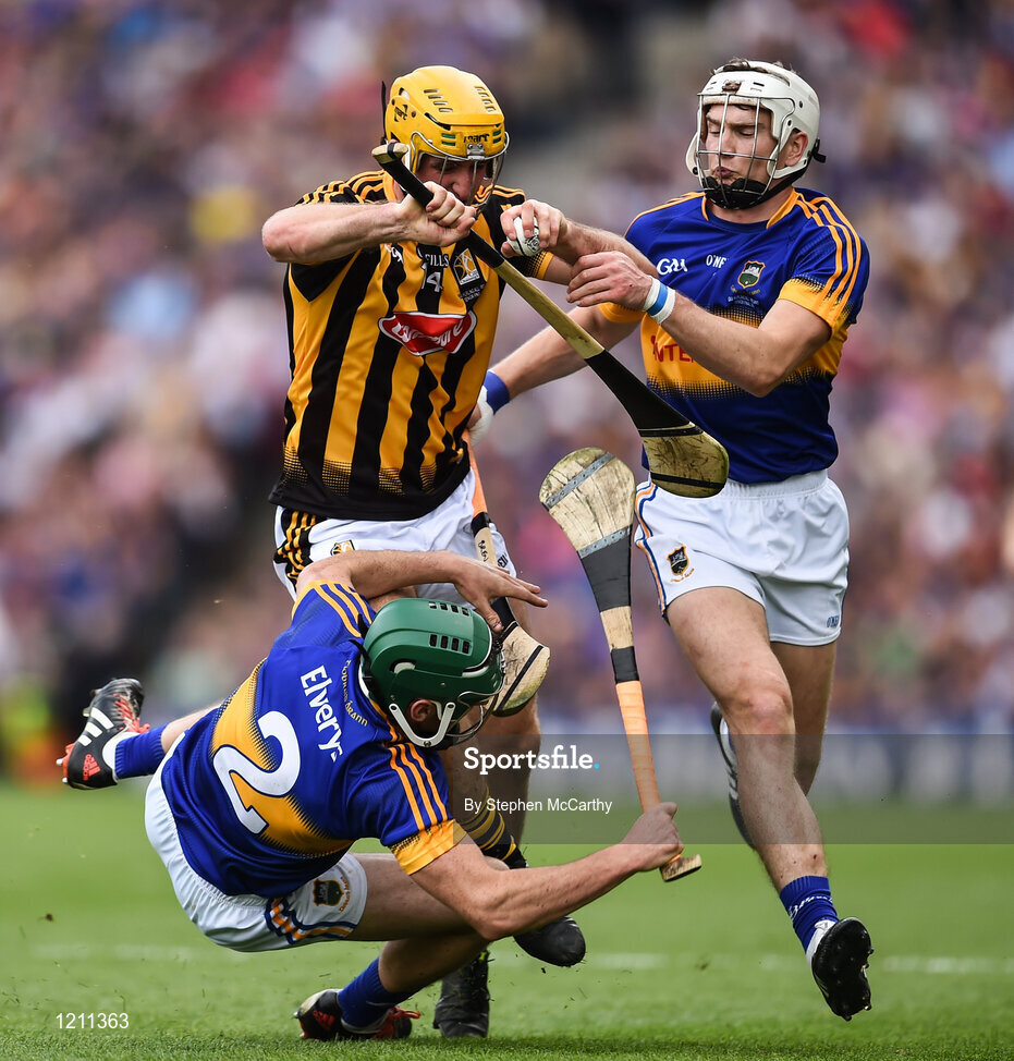 4 September 2016; Colin Fennelly of Kilkenny in action against Cathal Barrett, left, and Brendan Maher of Tipperary during the GAA Hurling All-Ireland Senior Championship Final match between Kilkenny and Tipperary at Croke Park in Dublin. Photo by Stephen McCarthy/Sportsfile