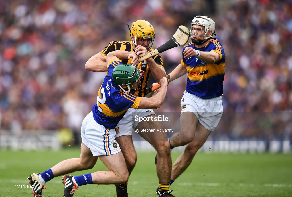 4 September 2016; Colin Fennelly of Kilkenny in action against Cathal Barrett, left, and Brendan Maher of Tipperary during the GAA Hurling All-Ireland Senior Championship Final match between Kilkenny and Tipperary at Croke Park in Dublin. Photo by Stephen McCarthy/Sportsfile