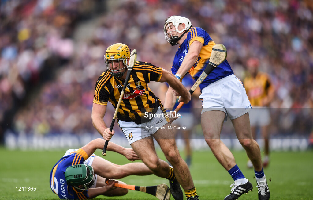 4 September 2016; Colin Fennelly of Kilkenny in action against Cathal Barrett, left, and Brendan Maher of Tipperary during the GAA Hurling All-Ireland Senior Championship Final match between Kilkenny and Tipperary at Croke Park in Dublin. Photo by Stephen McCarthy/Sportsfile