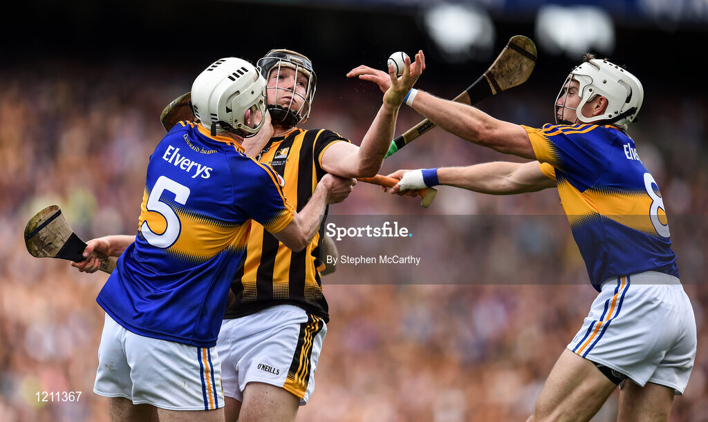 4 September 2016; Walter Walsh of Kilkenny in action against Séamus Kennedy, left, and Brendan Maher of Tipperary during the GAA Hurling All-Ireland Senior Championship Final match between Kilkenny and Tipperary at Croke Park in Dublin. Photo by Stephen McCarthy/Sportsfile