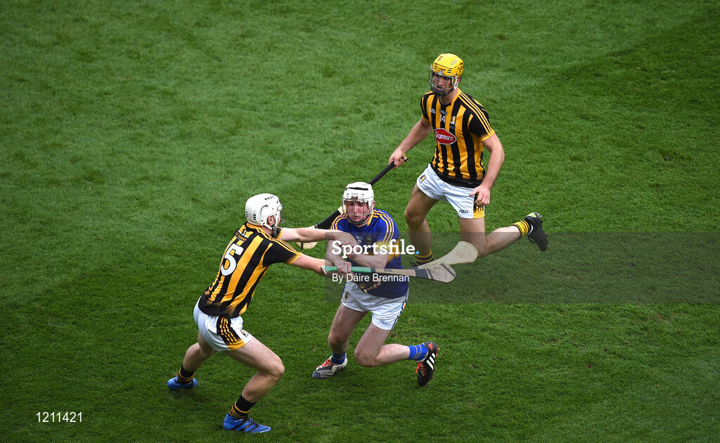 4 September 2016; Séamus Kennedy of Tipperary in action against Liam Blanchfield, left, and Colin Fennelly of Kilkenny during the GAA Hurling All-Ireland Senior Championship Final match between Kilkenny and Tipperary at Croke Park in Dublin. Photo by Daire Brennan/Sportsfile