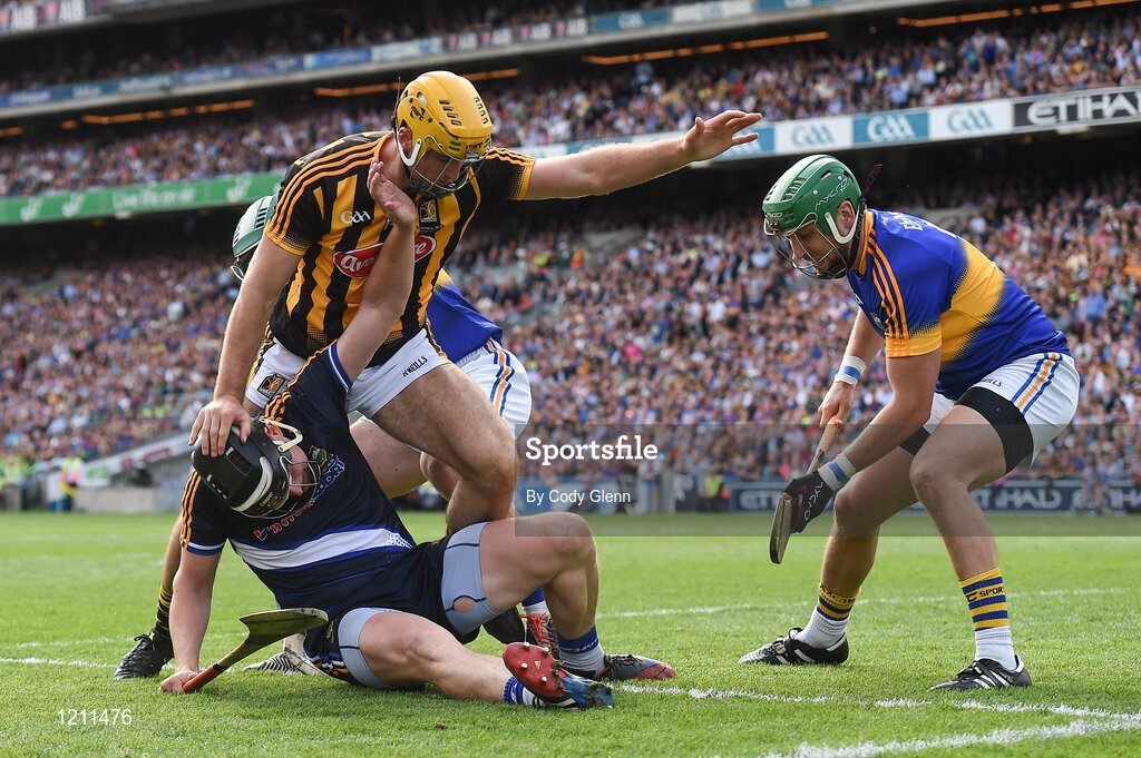 4 September 2016; Colin Fennelly of Kilkenny in action against James Barry of Tipperary and goalkeeper Darren Gleeson during the GAA Hurling All-Ireland Senior Championship Final match between Kilkenny and Tipperary at Croke Park in Dublin. Photo by Cody Glenn/Sportsfile