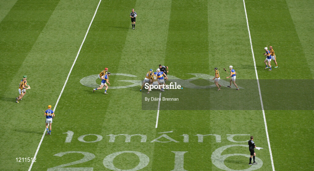 4 September 2016; Referee Brian Gavin throws in the ball to start the GAA Hurling All-Ireland Senior Championship Final match between Kilkenny and Tipperary at Croke Park in Dublin. Photo by Daire Brennan/Sportsfile