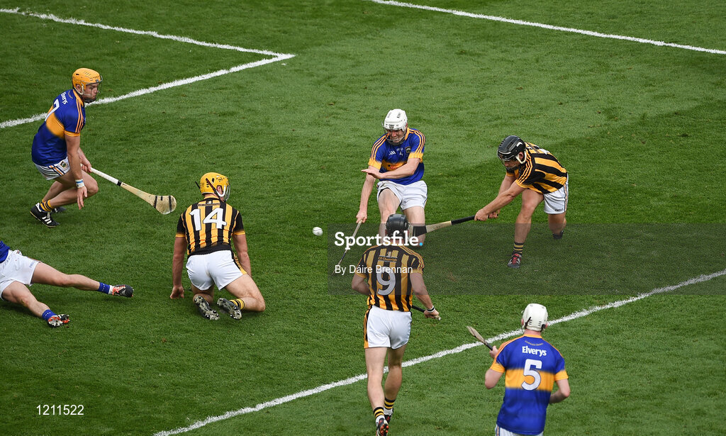 4 September 2016; Richie Hogan of Kilkenny scores his side's second goal during the GAA Hurling All-Ireland Senior Championship Final match between Kilkenny and Tipperary at Croke Park in Dublin. Photo by Daire Brennan/Sportsfile