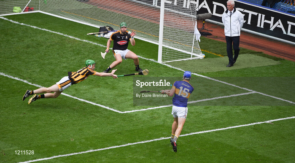 4 September 2016; John McGrath of Tipperary scores his side's second goal past Kilkenny goalkeeper Eóin Murphy during the GAA Hurling All-Ireland Senior Championship Final match between Kilkenny and Tipperary at Croke Park in Dublin. Photo by Daire Brennan/Sportsfile