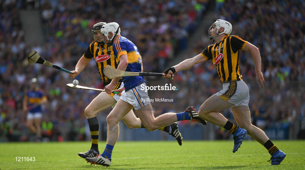 4 September 2016; Séamus Kennedy of Tipperary in action against Eóin Larkin, left, and Liam Blanchfield of Kilkenny during the GAA Hurling All-Ireland Senior Championship Final match between Kilkenny and Tipperary at Croke Park in Dublin. Photo by Ray McManus/Sportsfile