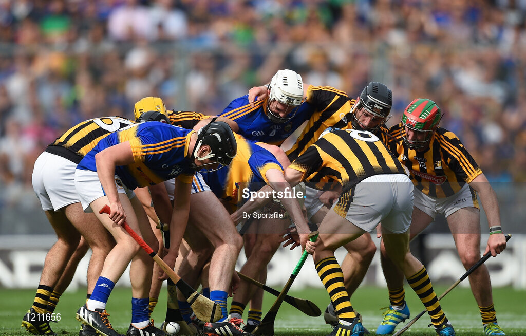 4 September 2016; Players from both side's tussle for the sliothat during the GAA Hurling All-Ireland Senior Championship Final match between Kilkenny and Tipperary at Croke Park in Dublin. Photo by Sportsfile