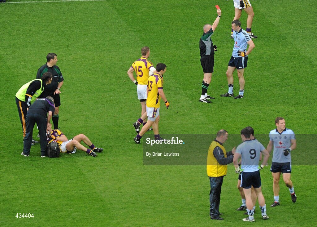 13 June 2010; Dublin's Denis Bastick is shown the red card by referee Martin Higgins. Leinster GAA Football Senior Championship Quarter-Final, Dublin v Wexford, Croke Park, Dublin. Picture credit: Brian Lawless / SPORTSFILE