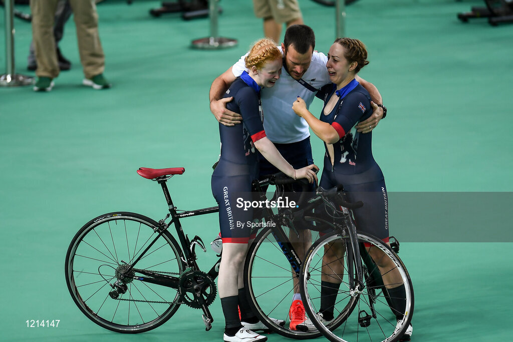 9 September 2016; Sophie Tornhill, left, of Great Britain and her pilot Helen Scott celebrate with coach Jon Norfolk after winning gold in the Women's B 1000m Time Trial at the Rio Olympic Velodrome during the Rio 2016 Paralympic Games in Rio de Janeiro, Brazil. Photo by Sportsfile