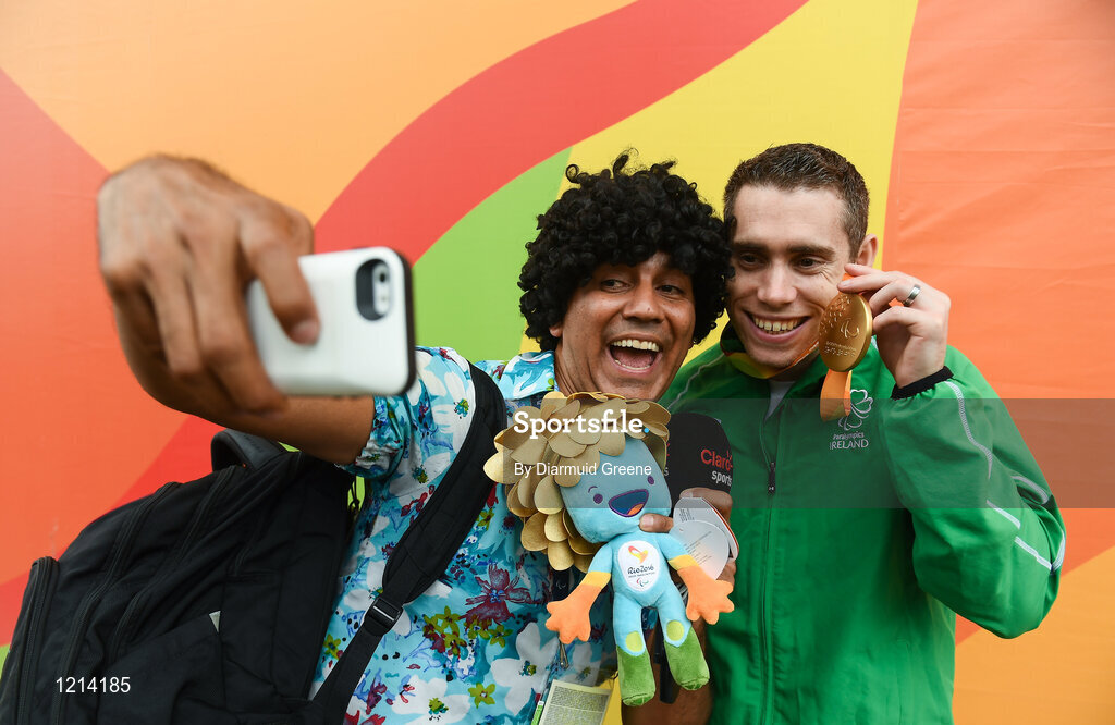 9 September 2016; Sports reporter Lester Guantanamera takes a selfie with Jason Smyth of Ireland after he won the Men's 100m T13 Final at the Rio Olympic Stadium during the Rio 2016 Paralympic Games in Rio de Janeiro, Brazil. Photo by Diarmuid Greene/Sportsfile