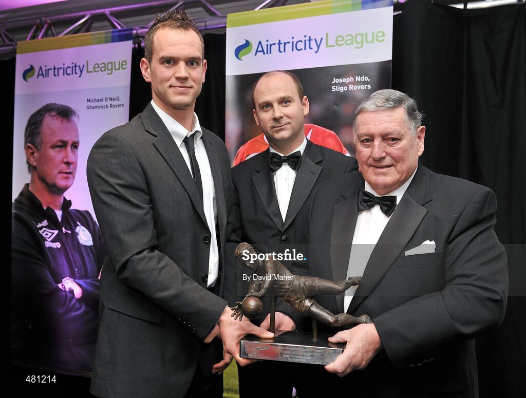 14 January 2010; Shamrock Rovers' Alan Mannus, left, with his Airtricity SWAI Goalkeeper of the Year Award for 2010, with Stephen Wheeler, centre, Managing Director, Airtricity, and Des Casey, Former President of the FAI. The Airtricity SWAI Awards 2010, The Conrad Hotel, Dublin. Picture credit: David Maher / SPORTSFILE