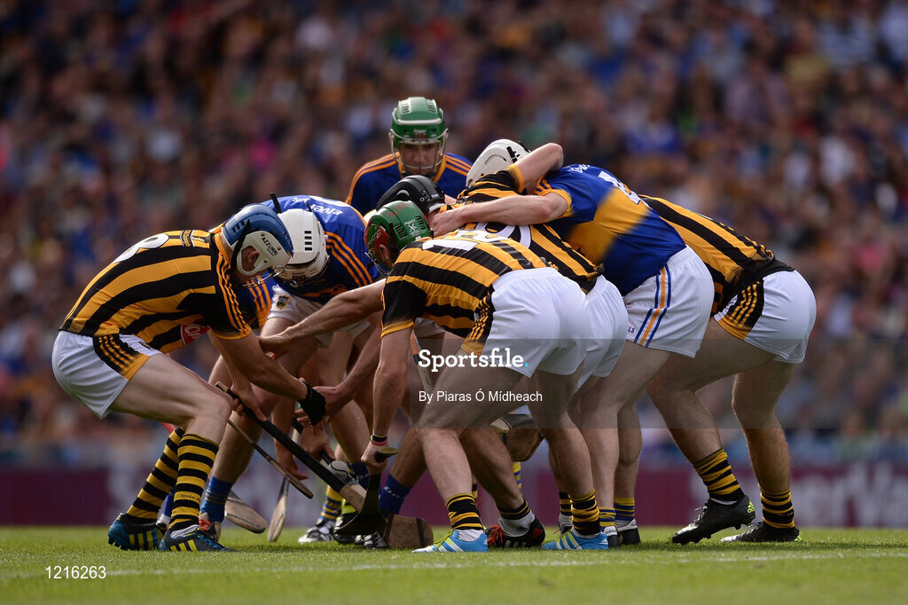 4 September 2016; Kilkenny and Tipperary playes tussle for the ball during the GAA Hurling All-Ireland Senior Championship Final match between Kilkenny and Tipperary at Croke Park in Dublin. Photo by Piaras Ó Mídheach/Sportsfile