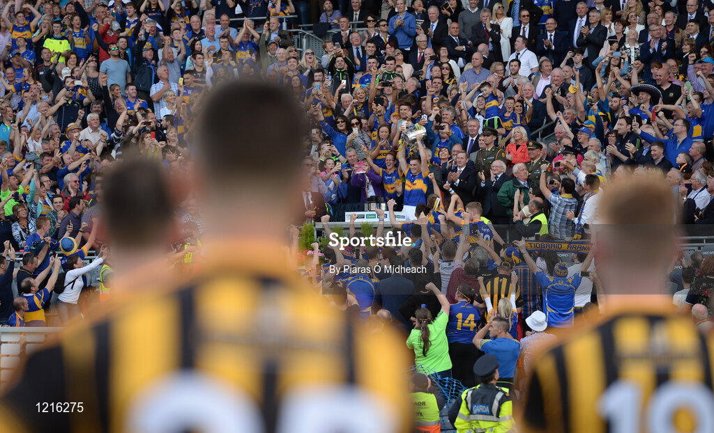 4 September 2016; Tipperary captain Brendan Maher lifts the Liam MacCarthy cup as Kilkenny players look on after the GAA Hurling All-Ireland Senior Championship Final match between Kilkenny and Tipperary at Croke Park in Dublin. Photo by Piaras Ó Mídheach/Sportsfile