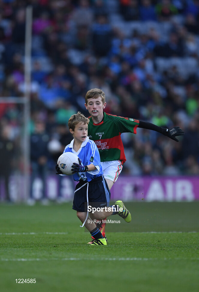 1 October 2016; Cathal Martin, Naomh Jude GAA, Templeogue, Dublin, in action against Ian Lavelle, Bohola NS, Bohola, Mayo, during the INTO Cumann na mBunscol GAA Respect Exhibition Go Games at the GAA Football All-Ireland Senior Championship Final Replay match between Dublin and Mayo at Croke Park in Dublin. Photo by Ray McManus/Sportsfile