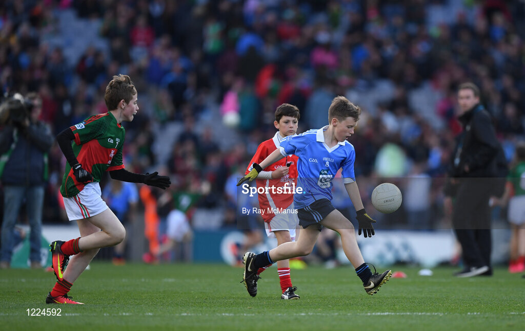 1 October 2016; Referee Fionn Morna, from the Downs NS, Mullingar, Westmeath, looks on as Seán Horan, Hollypark BNS, Blackrock, Dublin, runs past Ian Lavelle, Bohola NS, Bohola, Mayo, during the INTO Cumann na mBunscol GAA Respect Exhibition Go Games at the GAA Football All-Ireland Senior Championship Final Replay match between Dublin and Mayo at Croke Park in Dublin. Photo by Ray McManus/Sportsfile