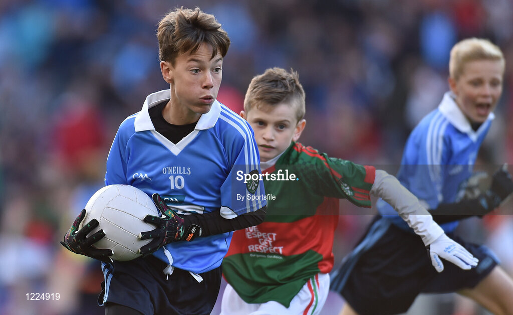 1 October 2016; Alex Drycher, Bayside NS, Sutton, Dublin, in action against OisÌn Cronin, Craggagh NS, Kiltimagh, Mayo, during the INTO Cumann na mBunscol GAA Respect Exhibition Go Games at the GAA Football All-Ireland Senior Championship Final Replay match between Dublin and Mayo at Croke Park in Dublin. Photo by Sportsfile