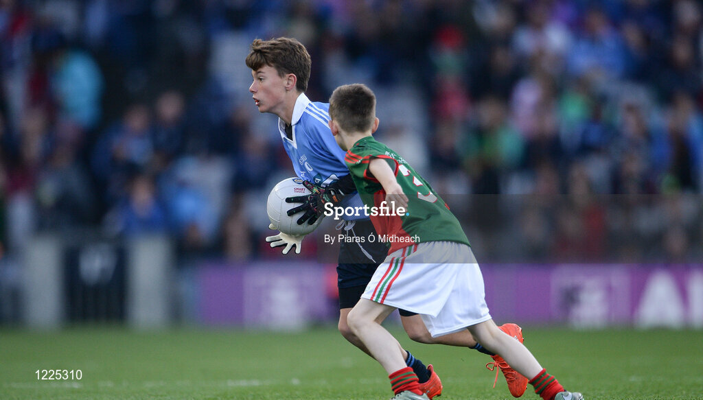 1 October 2016; Alex Drycher, Bayside NS, Sutton, Dublin, in action against Martin Mullarkey, Belmullet NS, Belmullet, Mayo, during the INTO Cumann na mBunscol GAA Respect Exhibition Go Games at the GAA Football All-Ireland Senior Championship Final Replay match between Dublin and Mayo at Croke Park in Dublin. Photo by Piaras Ó Mídheach/Sportsfile