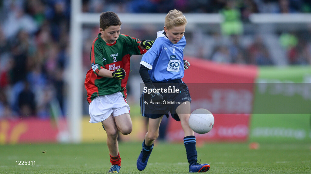 1 October 2016; Oscar Maguire, Griffith Barrackss Multidenominational School, Dublin, in action against Oisín Ivers, Kinvara GAA, Kinvara, Galway, representing Mayo, during the INTO Cumann na mBunscol GAA Respect Exhibition Go Games at the GAA Football All-Ireland Senior Championship Final Replay match between Dublin and Mayo at Croke Park in Dublin. Photo by Piaras Ó Mídheach/Sportsfile
