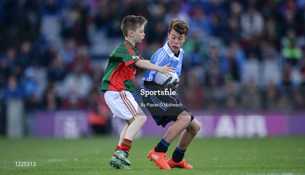 1 October 2016; Alex Drycher, Bayside NS, Sutton, Dublin, in action against Martin Mullarkey, Belmullet NS, Belmullet, Mayo, during the INTO Cumann na mBunscol GAA Respect Exhibition Go Games at the GAA Football All-Ireland Senior Championship Final Replay match between Dublin and Mayo at Croke Park in Dublin. Photo by Piaras Ó Mídheach/Sportsfile