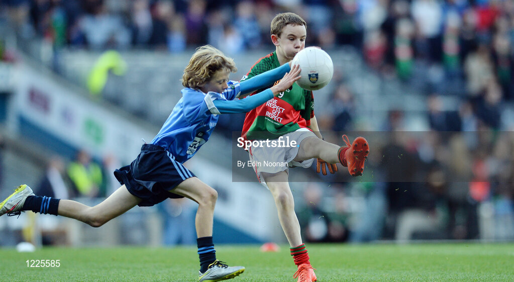 1 October 2016; Shay Heneghan, Kilmaine NS, Kilmaine, Mayo, in action against Padraic Kehoe, O'Dwyers GAA, Balbriggan, Dublin, during the INTO Cumann na mBunscol GAA Respect Exhibition Go Games at the GAA Football All-Ireland Senior Championship Final Replay match between Dublin and Mayo at Croke Park in Dublin. Photo by Eóin Noonan/Sportsfile
