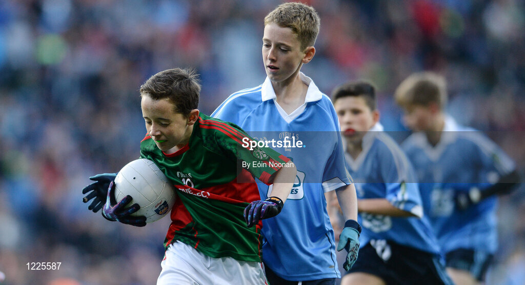 1 October 2016; Jack Kilbane, SN Béal a'Bhulain Acla, Acaill, Mayo, in action against Daniel Gorey, Naomh Mearnóg GAA, Portmarnock, Dublin, during the INTO Cumann na mBunscol GAA Respect Exhibition Go Games at the GAA Football All-Ireland Senior Championship Final Replay match between Dublin and Mayo at Croke Park in Dublin. Photo by Eóin Noonan/Sportsfile