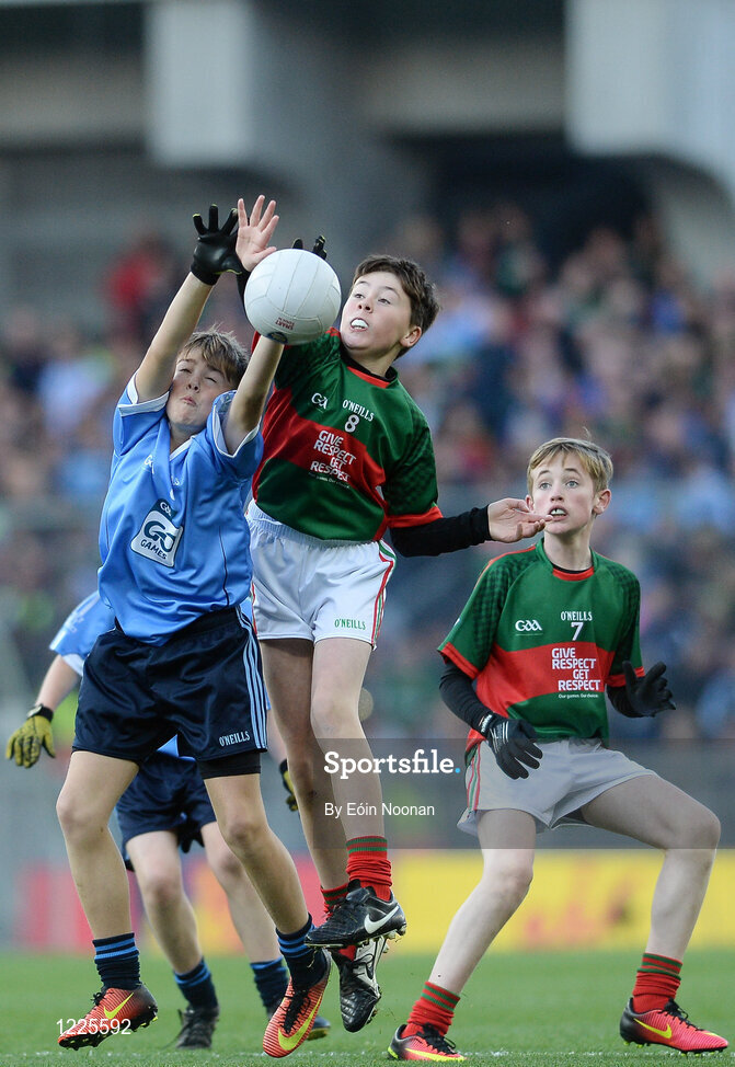1 October 2016; Jack Armstrong, Ardnaree Sarsfields GAA, Ballina, Mayo, in action against Harry Gormley, Garristown GAA, Fingal, Dublin, during the INTO Cumann na mBunscol GAA Respect Exhibition Go Games at the GAA Football All-Ireland Senior Championship Final Replay match between Dublin and Mayo at Croke Park in Dublin. Photo by Eóin Noonan/Sportsfile