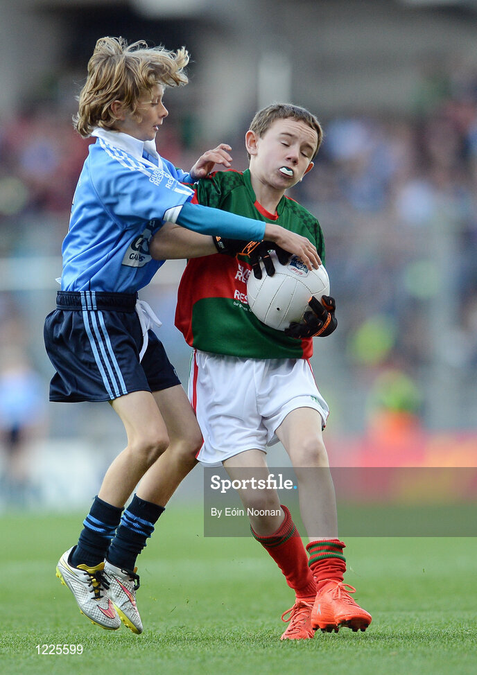 1 October 2016; Shay Heneghan, Kilmaine NS, Kilmaine, Mayo, in action against Padraic Kehoe, O'Dwyers GAA, Balbriggan, Dublin, during the INTO Cumann na mBunscol GAA Respect Exhibition Go Games at the GAA Football All-Ireland Senior Championship Final Replay match between Dublin and Mayo at Croke Park in Dublin. Photo by Eóin Noonan/Sportsfile