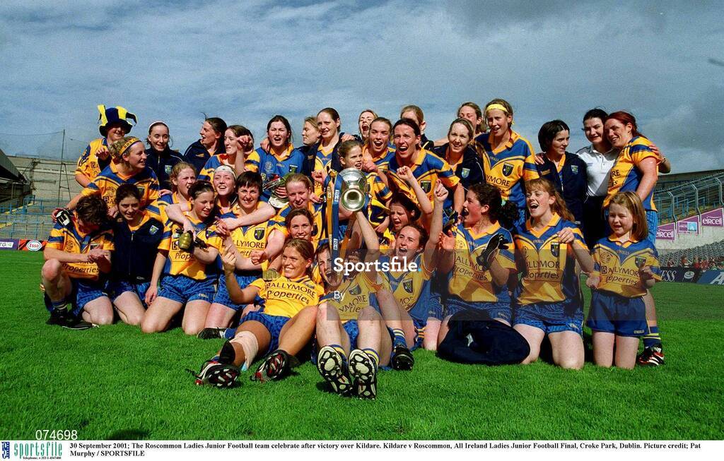 30 September 2001; The Roscommon Ladies Junior Football team celebrate after victory over Kildare. Kildare v Roscommon, All Ireland Ladies Junior Football Final, Croke Park, Dublin. Picture credit; Pat Murphy / SPORTSFILE