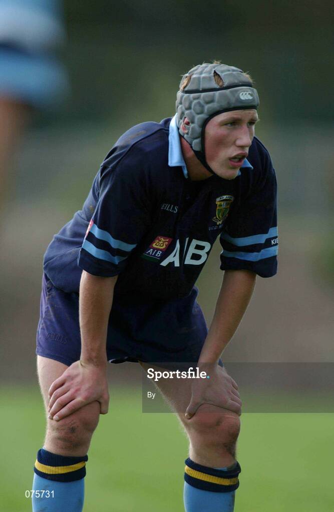 27 October 2001; Eoghan Hickey, UCD. Picture credit; Ray McManus / SPORTSFILE *EDI*