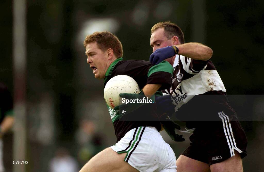 27 October 2001; J.P O'Neill, Nemo Rangers, holds off the challenge of Kieran O'Mahony, Doonbeg. Nemo Rangers v Doonbeg, AIB Munster Club Football Championship, Pairc Ui Rinn, Cork. Picture credit; Brendan Moran / SPORTSFILE *EDI*