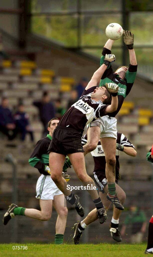 27 October 2001; Kevin Cahill, Nemo Rangers fields a high ball from Paul Hehir, Doonbeg. Nemo Rangers v Doonbeg, AIB Munster Club Football Championship, Pairc Ui Rinn, Cork. Picture credit; Brendan Moran / SPORTSFILE *EDI*