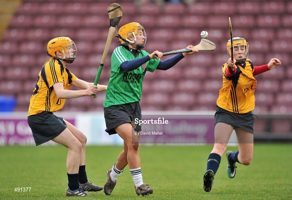 20 February 2011; Mairiosa McGourty, Queens University Belfast, in action against Mairead Power, left, and Laura Twomey, DCU. Purcell Cup Final, DCU v Queens University Belfast, Pearse Stadium, Salthill, Galway. Picture credit: David Maher / SPORTSFILE