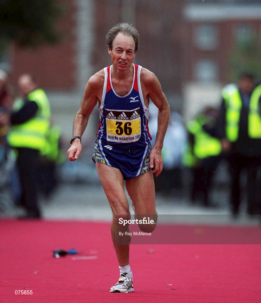 29 October 2001; Britain's Garry Payne approaches the finish during the adidas Dublin Marathon 2001, finishing in a time of 02:33:52. Photo by Ray McManus/Sportsfile
