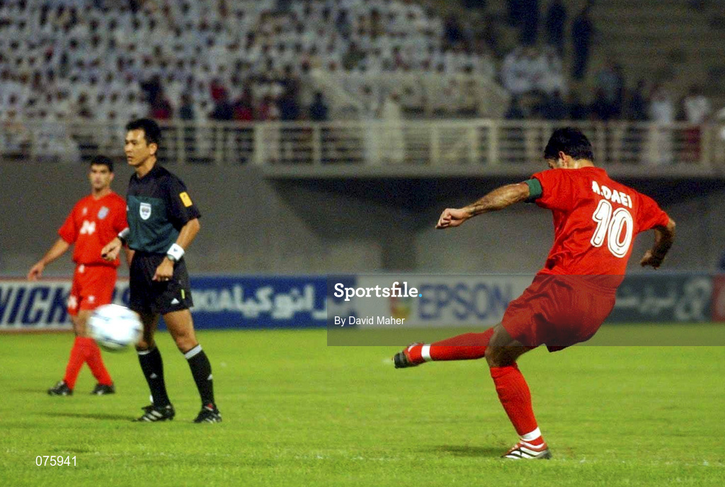 31 October 2001; Ali Daei of Iran shoots to scores his sides opening goal from a free kick during the 2002 FIFA World Cup AFC Qualification Play-Off 2nd Leg match between United Arab Emirates and Iran the at Al-Nahyan Stadium in Abu Dhabi, United Arab Emirates. Photo by David Maher/Sportsfile