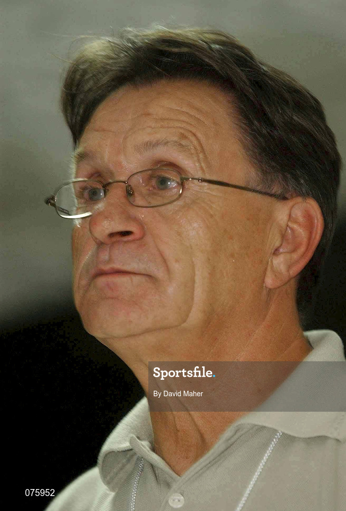 31 October 2001; Iran manager Miroslav Blezovic talks to the press following the 2002 FIFA World Cup AFC Qualification Play-Off 2nd Leg match between United Arab Emirates and Iran the at Al-Nahyan Stadium in Abu Dhabi, United Arab Emirates. Photo by David Maher/Sportsfile