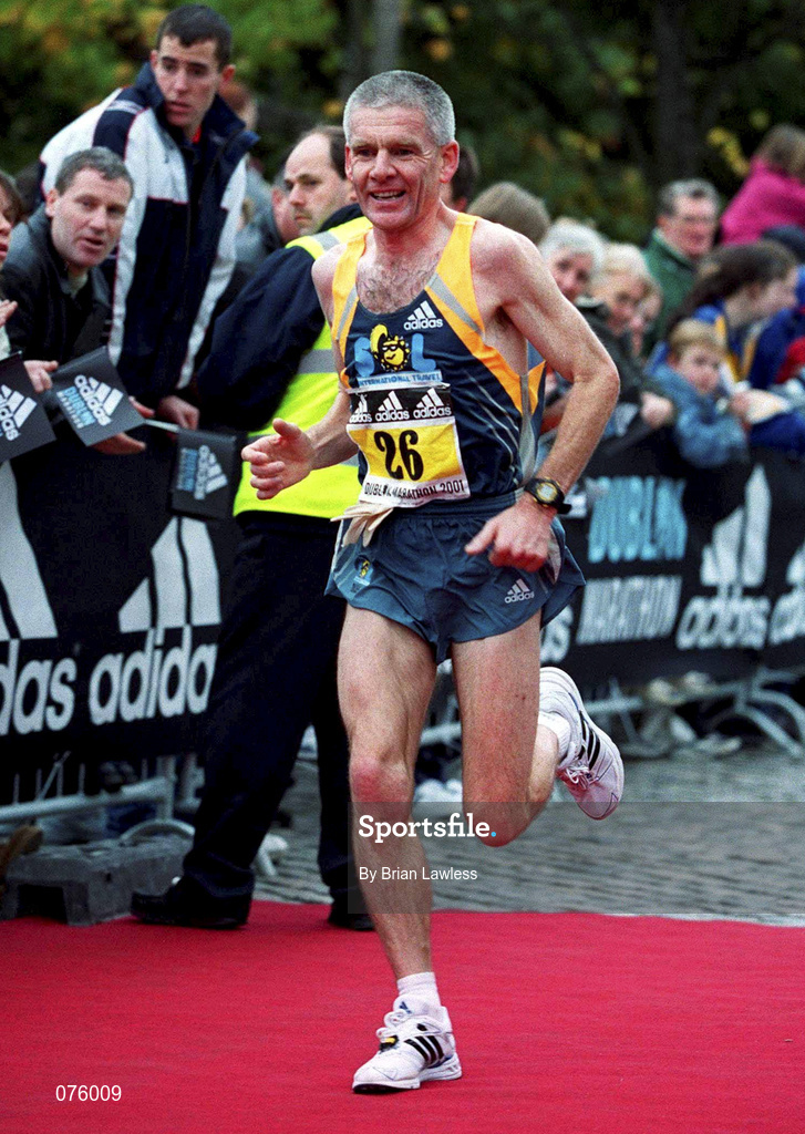 29 October 2001; John Griffin, Ireland, during the Adidas Dublin Marathon in Dublin. Photo by Brian Lawless/Sportsfile