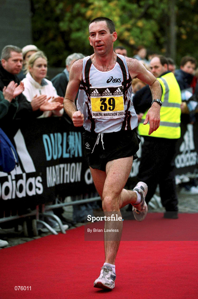 29 October 2001; Tommy Maher, Ireland, during the Adidas Dublin Marathon in Dublin. Photo by Brian Lawless/Sportsfile