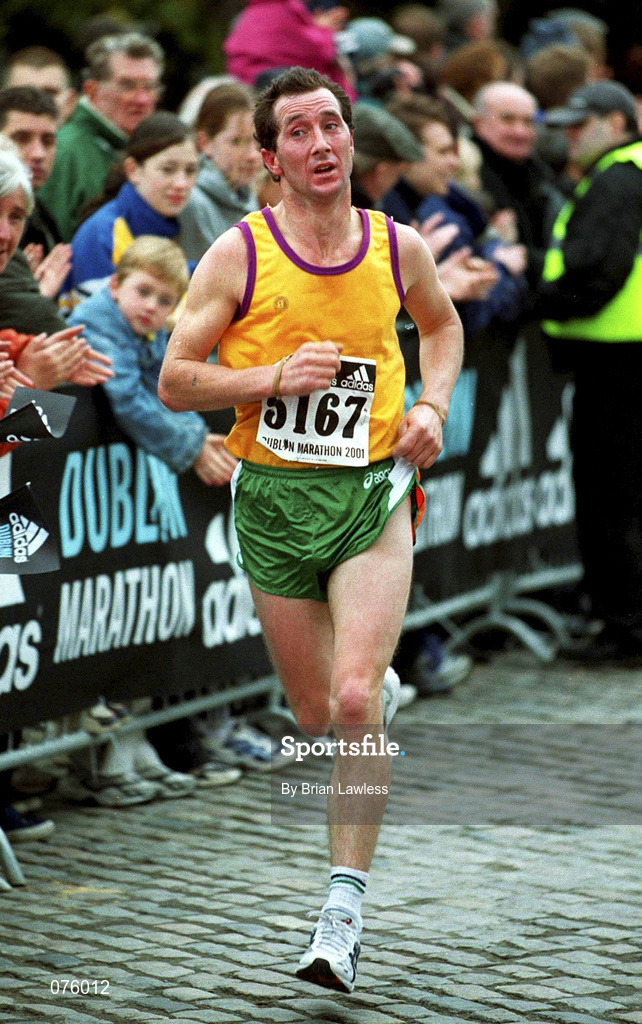 29 October 2001; Tommy McElwaine, Ireland, during the Adidas Dublin Marathon in Dublin. Photo by Brian Lawless/Sportsfile