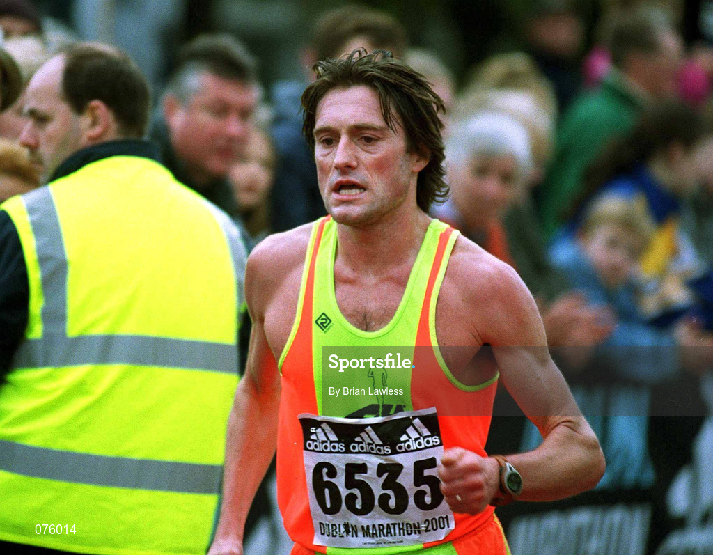 29 October 2001; Steven Ogg, Scotland, during the Adidas Dublin Marathon in Dublin. Photo by Brian Lawless/Sportsfile