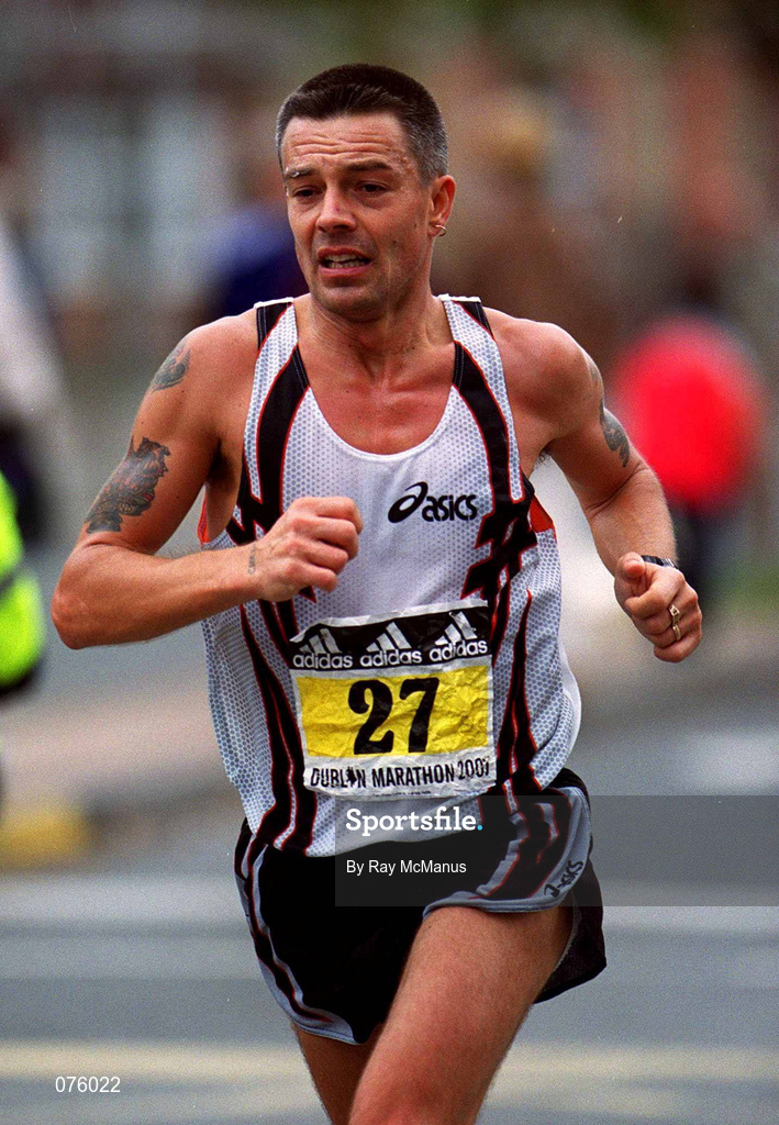29 October 2001; Britain's Paul Simons during the adidas Dublin Marathon in Dublin. Photo by Ray McManus/Sportsfile