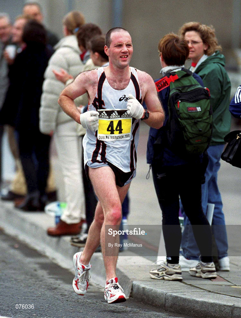29 October 2001; Ireland's John Kearns during the adidas Dublin Marathon in Dublin. Photo by Ray McManus/Sportsfile
