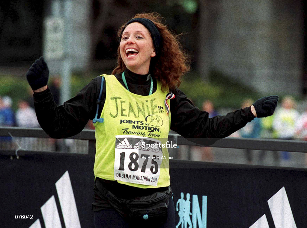 29 October 2001; Jeannie Murray, American, during the Dublin marathon in Dublin. Photo by Ray McManus/Sportsfile
