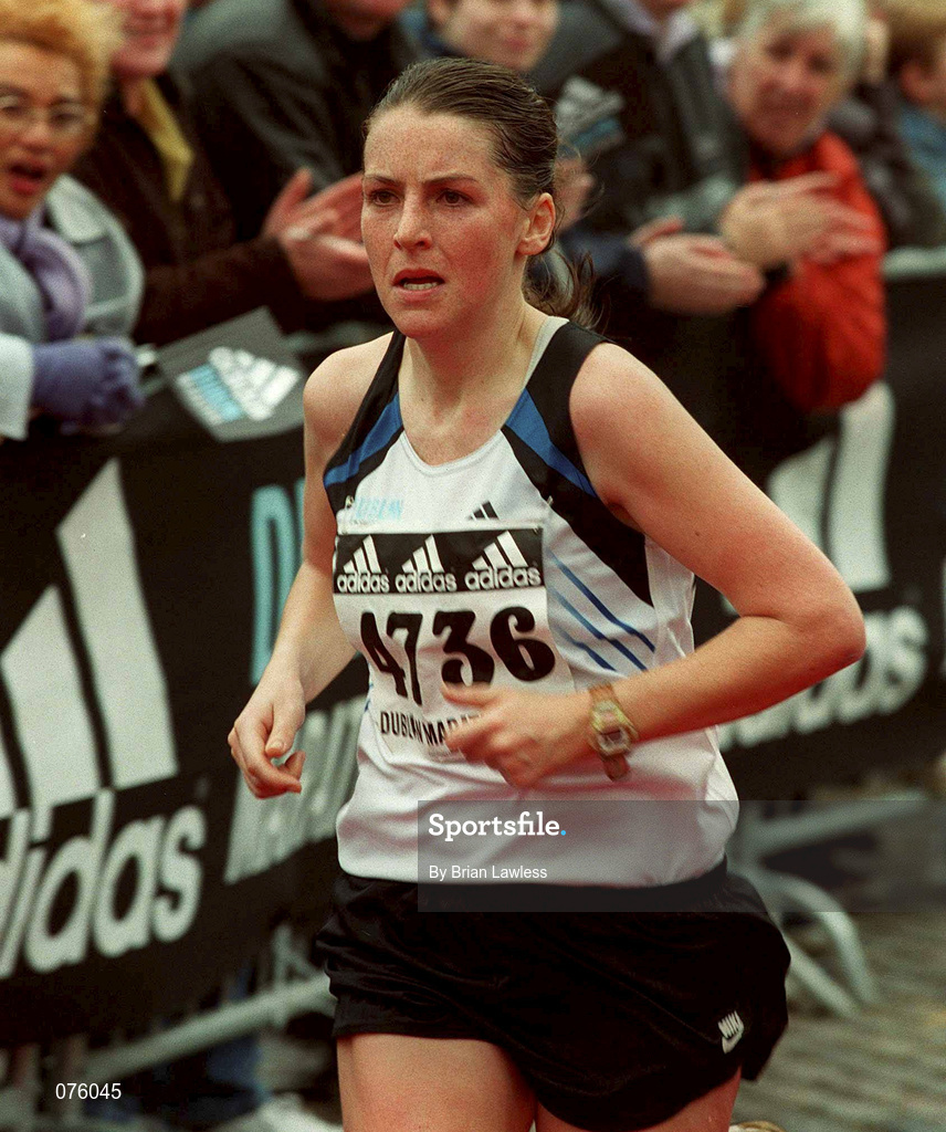 29 October 2001; Vivienne Conneely, Ireland, during the Adidas Dublin Marathon in Dublin. Photo by Brian Lawless/Sportsfile