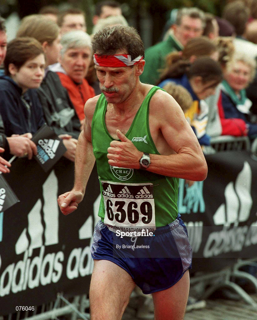 29 October 2001; Dave Lacy, Denmark, during the Adidas Dublin Marathon in Dublin. Photo by Brian Lawless/Sportsfile