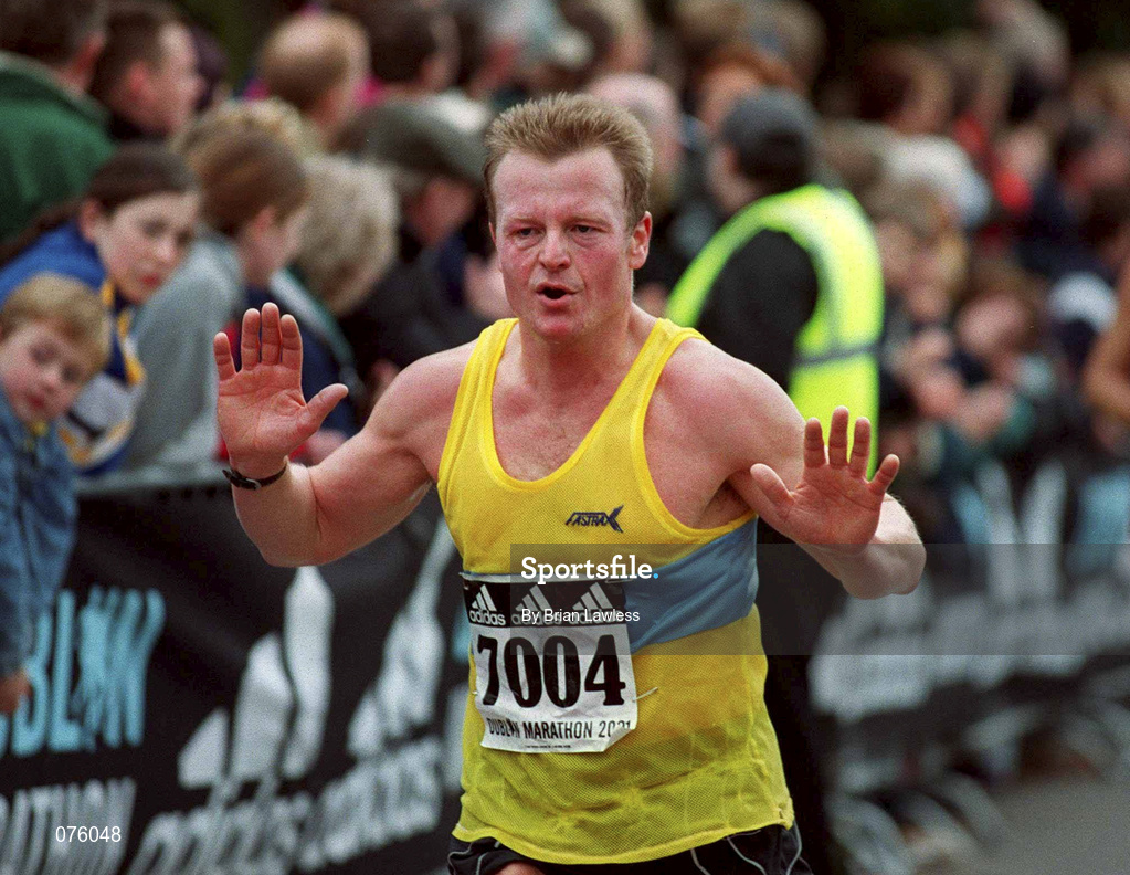 29 October 2001; Richard Piggott, Great Britain, during the Adidas Dublin Marathon in Dublin. Photo by Brian Lawless/Sportsfile