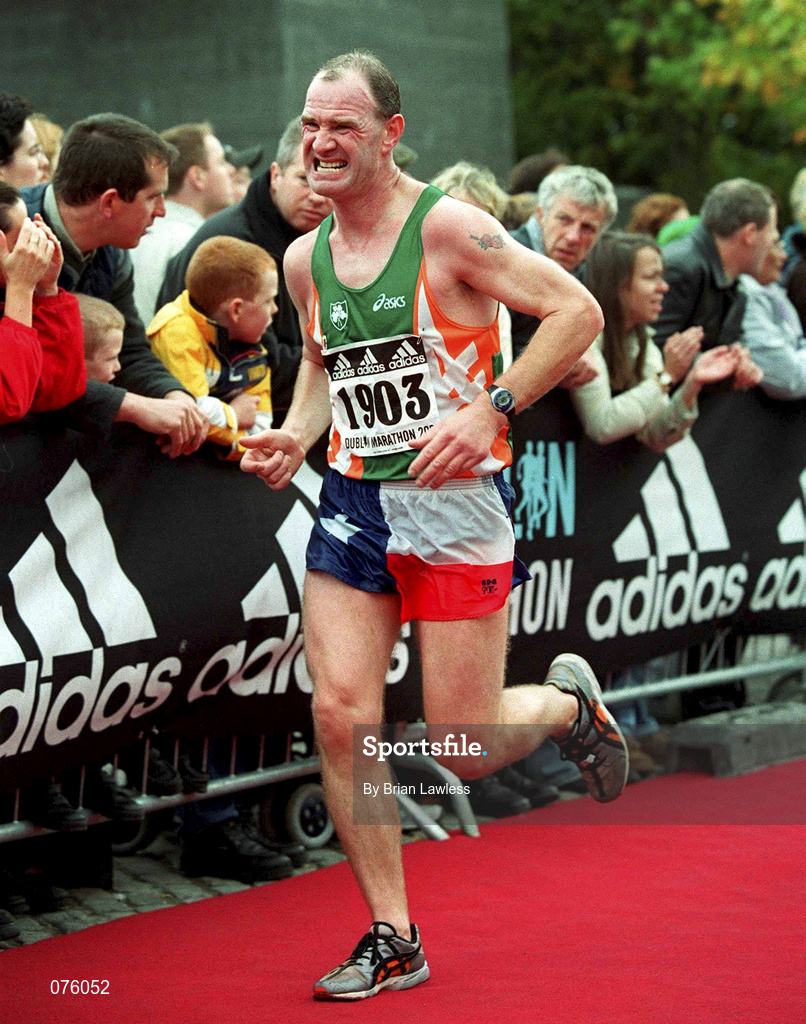29 October 2001; Stephen Norman, Ireland, during the Adidas Dublin Marathon in Dublin. Photo by Brian Lawless/Sportsfile